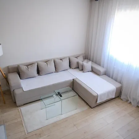 In Nis, Center! Brand-new شقة Ni